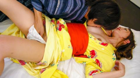 Kimono clad Sakura Hirota lures a friend in to fuck - JavHD